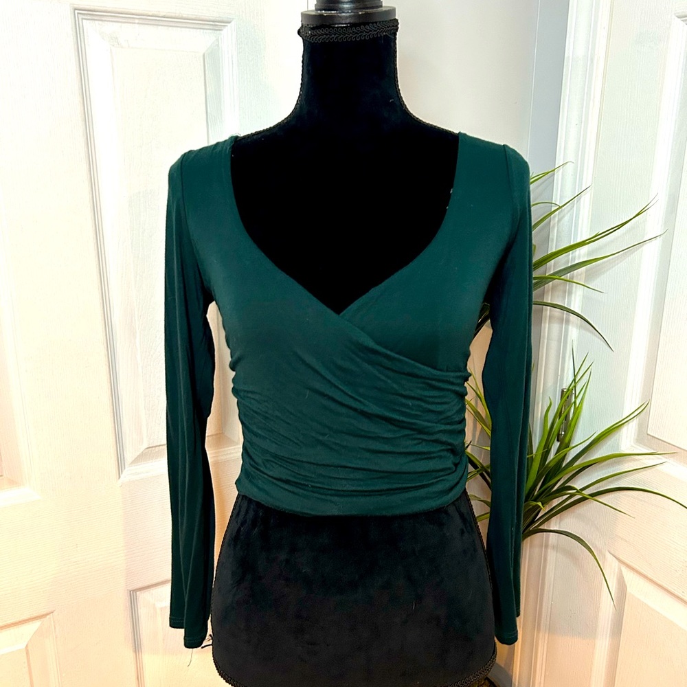 Emerald Green Long Sleeve Wrap Crop Top Women’s Size Medium Stretchy Ruched Top